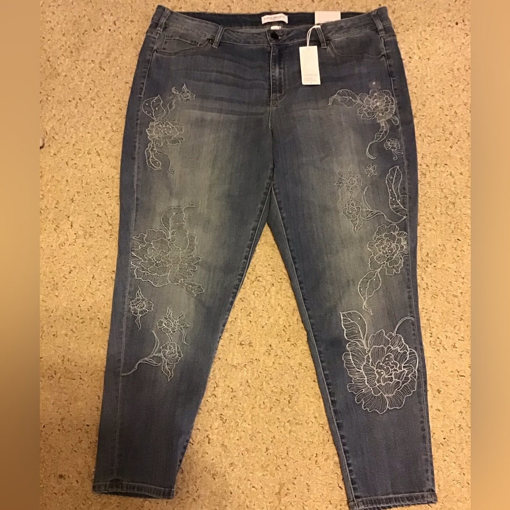 LANE BRYANT SZ 22W NWT SUPER STRETCH EMBELLISHED JEANS